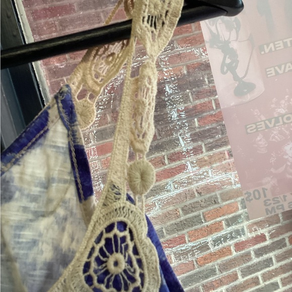Y2K Waverly Blue and Cream Floral Lace Tank Top - Picture 4 of 5